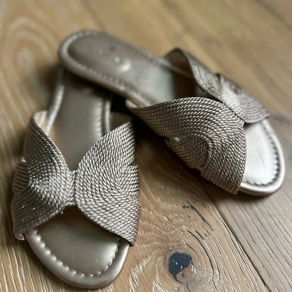 Bandolino rose Gold Sandals with Criss-Cross Strap - Picture 6 of 10